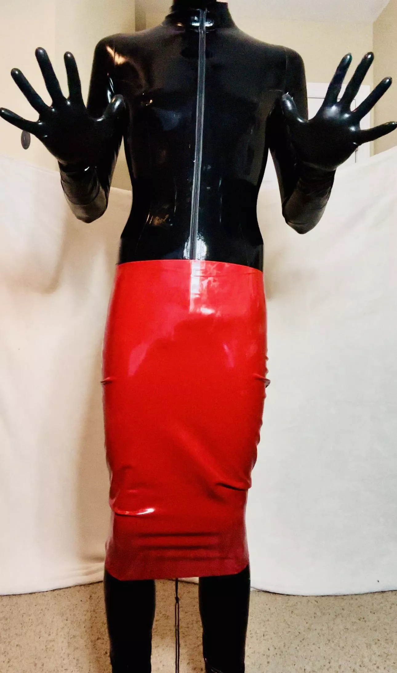 I love how the layered latex feels🖤