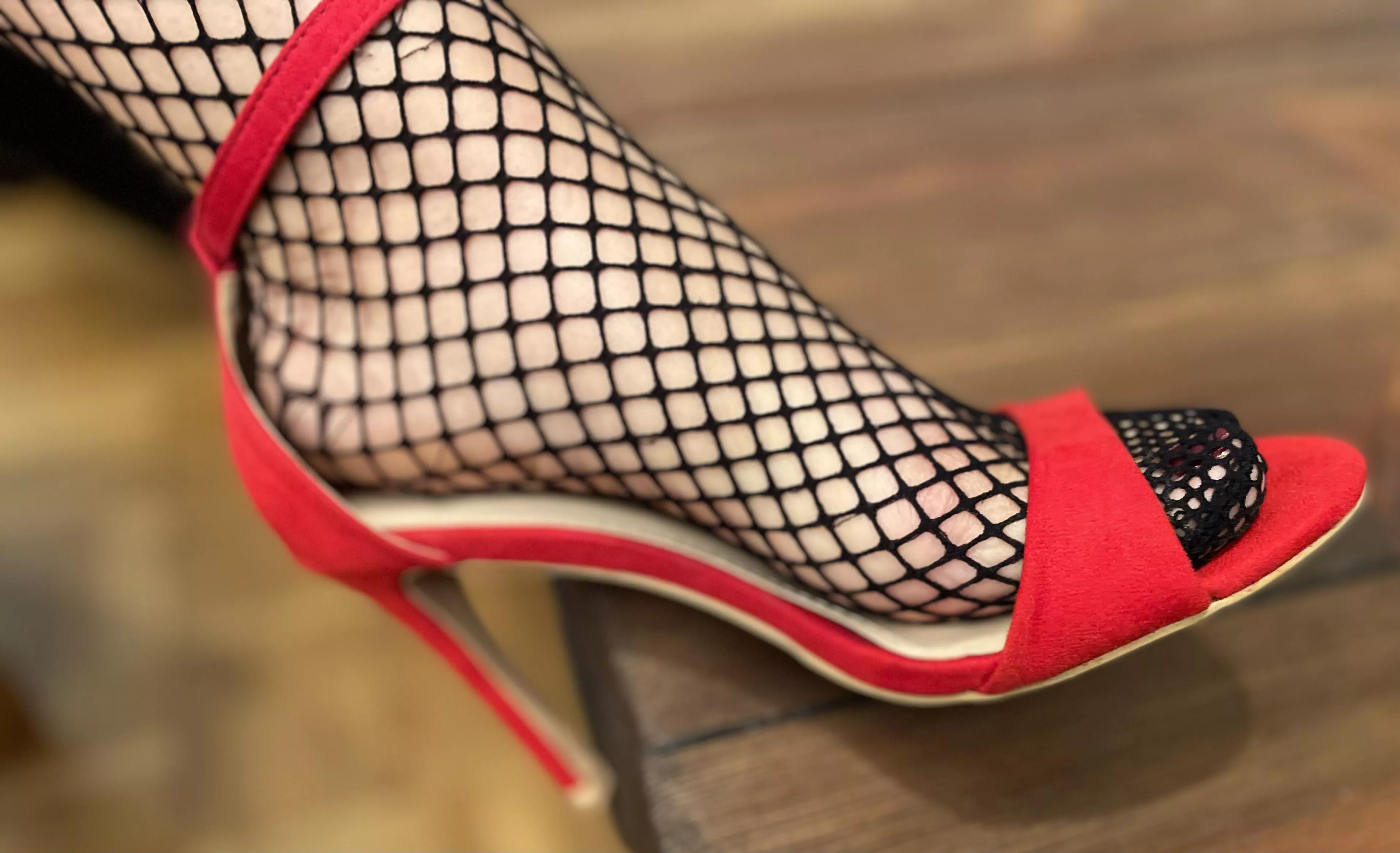 I think my red High Heel Sandald in fishnets will have an impact (f)