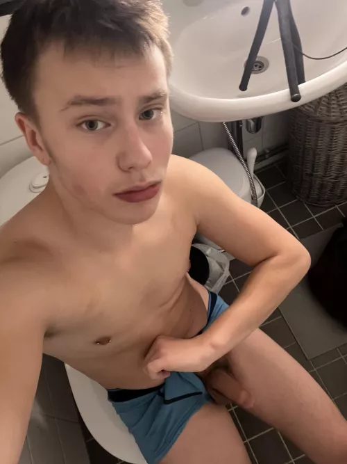 I’m sending my nude album to everyone who says ”hi”