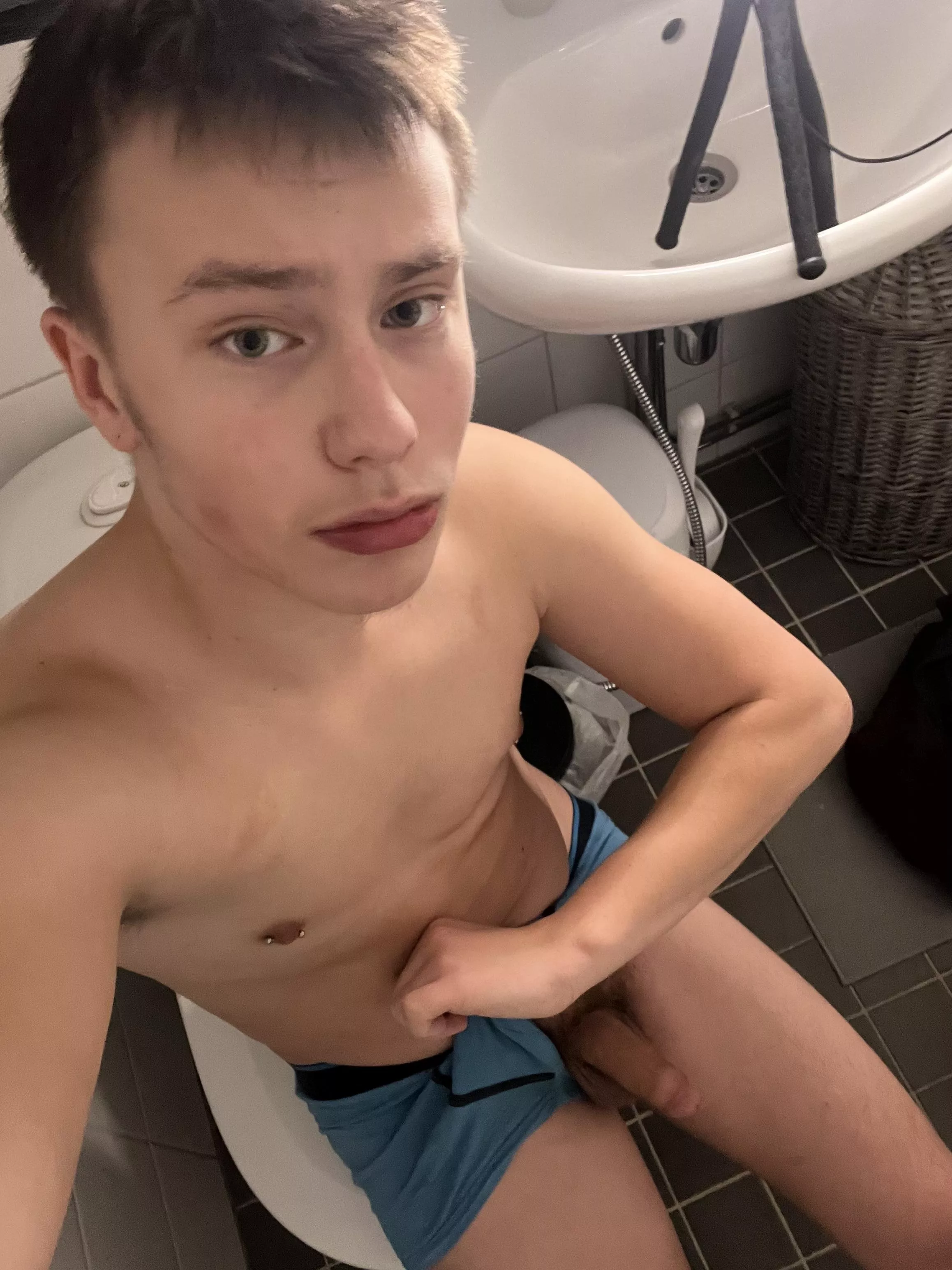 I’m sending my nude album to everyone who says ”hi”