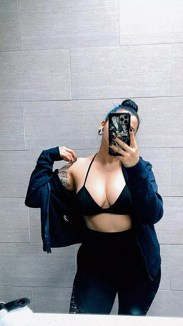 Is crop top better than naked?