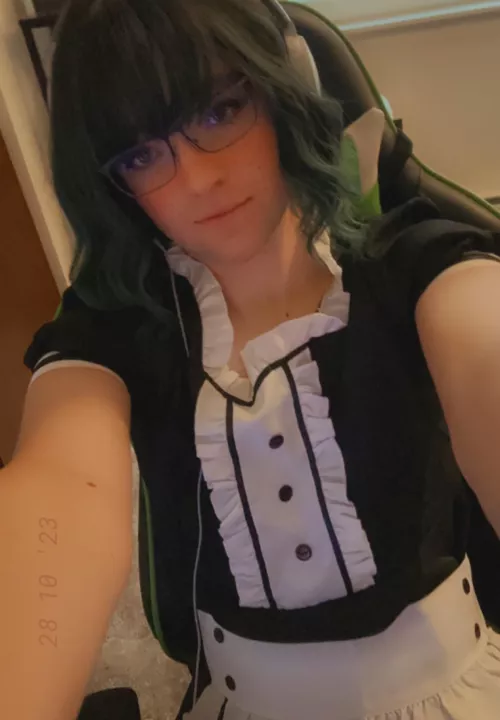 It’s a lonely night, wanna be friends?