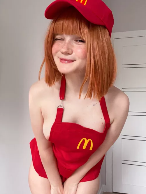 McMommy cosplay by Neyrodesu
