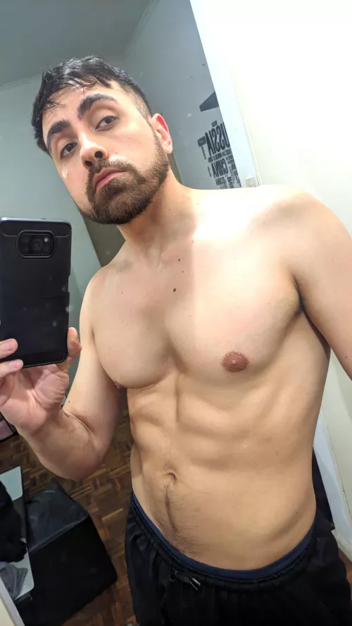 Mirror selfie after workout