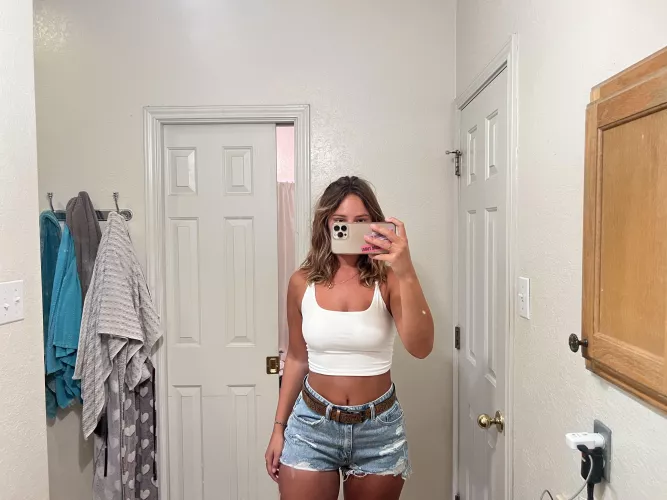 missing a summer tan and a white crop top