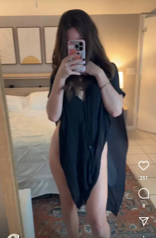 NEED HELP IDENTIFYING WHAT TYPE OF GARMENT/ROBE THIS IS! THANKS!!