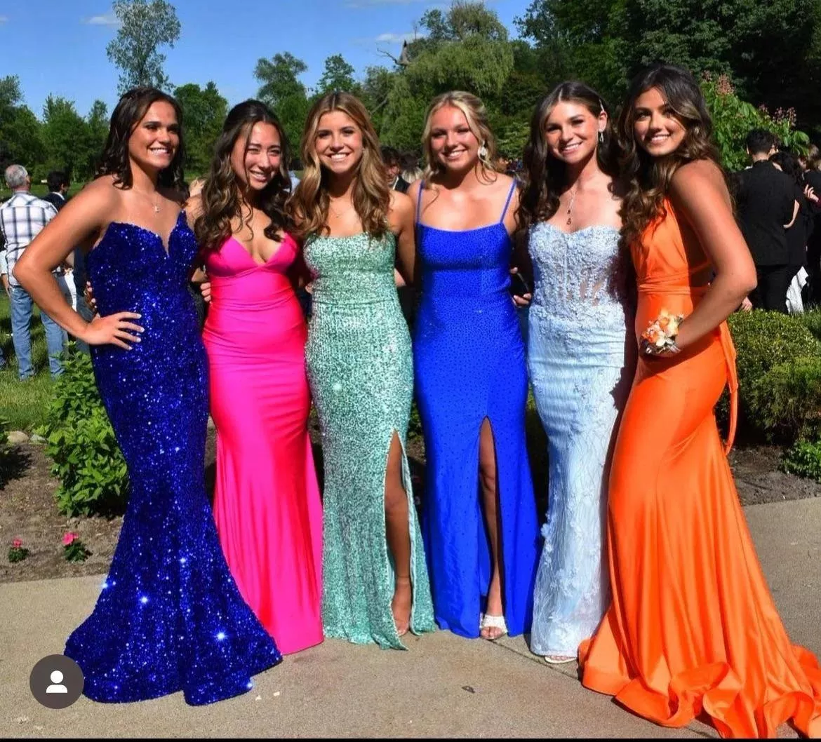 Pick a college babe to rail tonight [6]