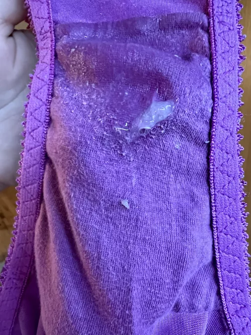 Pussy goo on my sweaty satins 😋😋