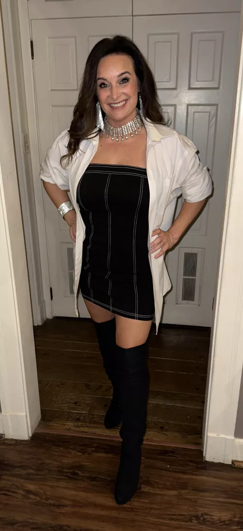 Sexy 45 year old brunette milf