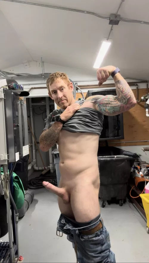 Slow morning at work any of you ladies want to keep me company