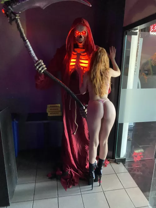 So hard to find a man taller than me 😂 [f] 5’10” with 8” heels ❤️