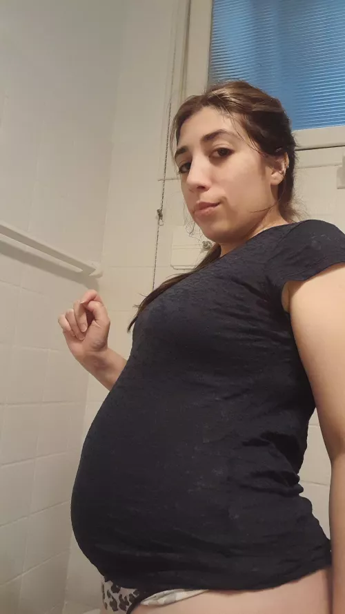 Tell me the route your kisses would take 🤰🔥❤️