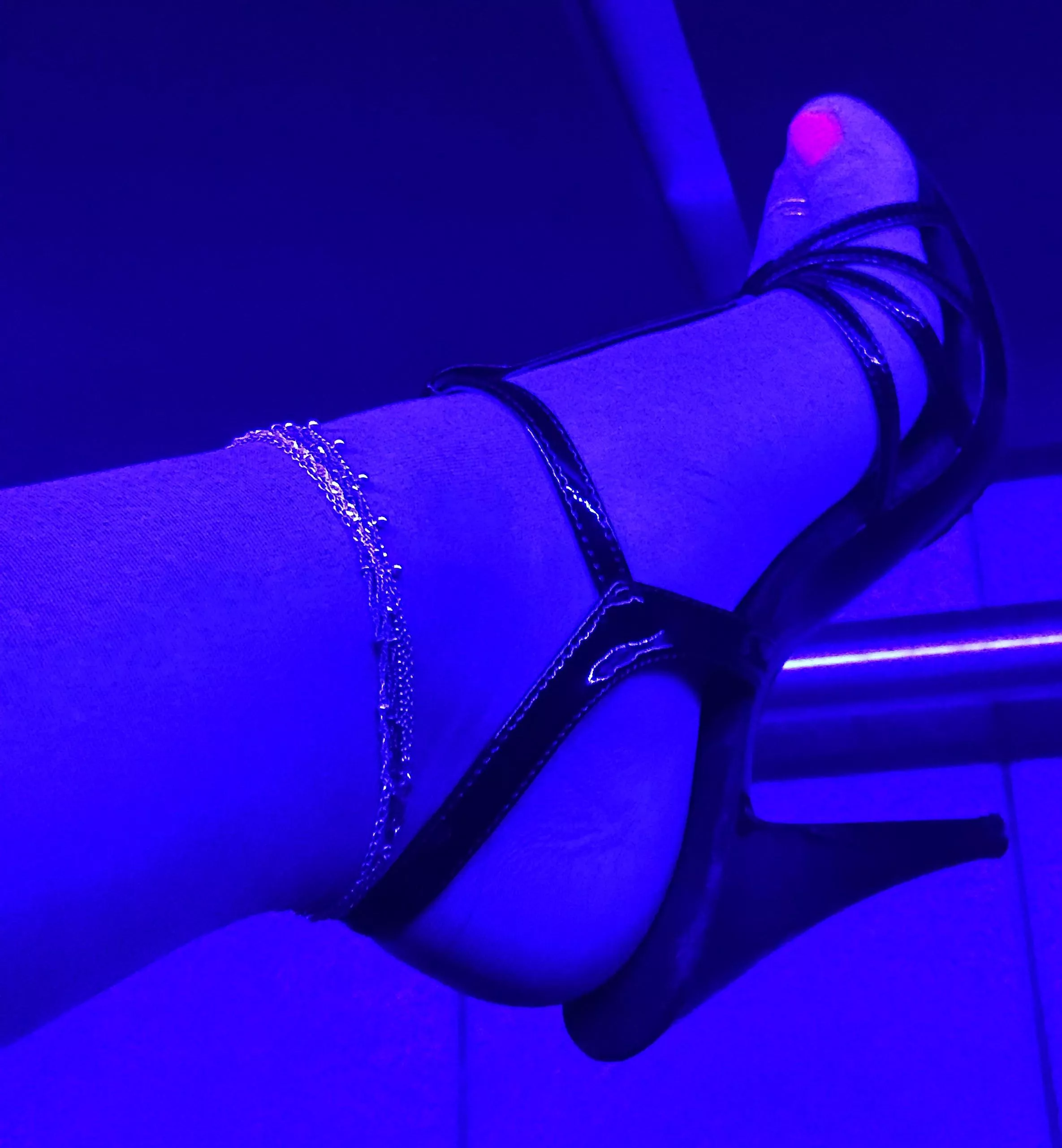 The lighting in the club gives this pic cool colors.