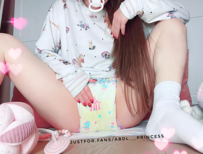 Uh-oh ... Wat happend hewe? Who pee in my diapee?! 🤨 Also: 20% Black Friday Sale! 🎀🍬