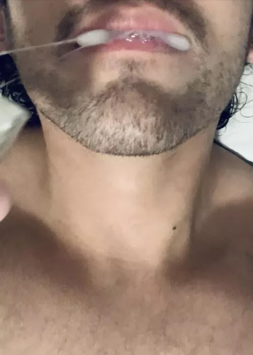 (29) Looking for a roomie who will offer me breakfast like this every morning. Anyone? 😋