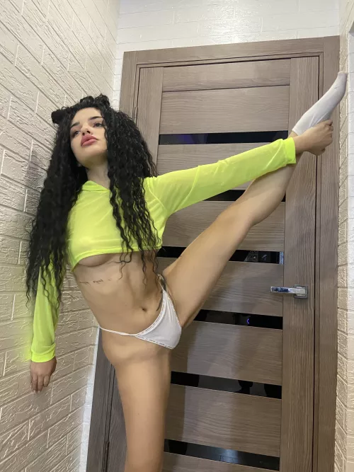 a more art way of showing but no pantys