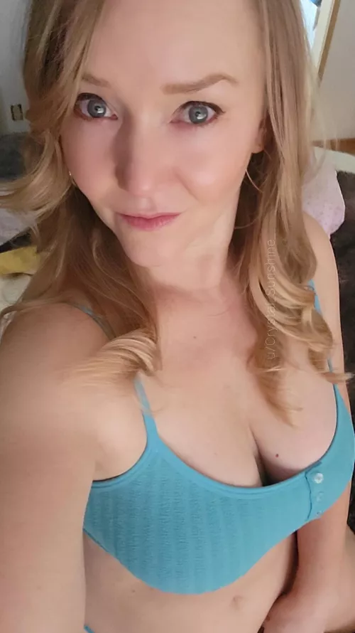 Are my eyes what got your attention? [F50]