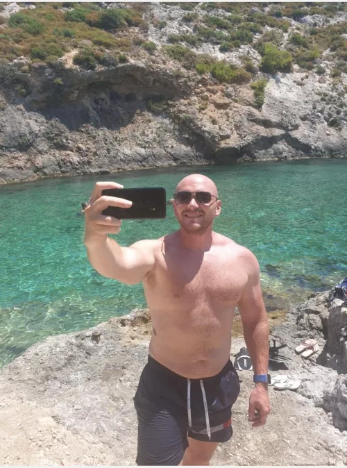 Bear by the ocean (39)