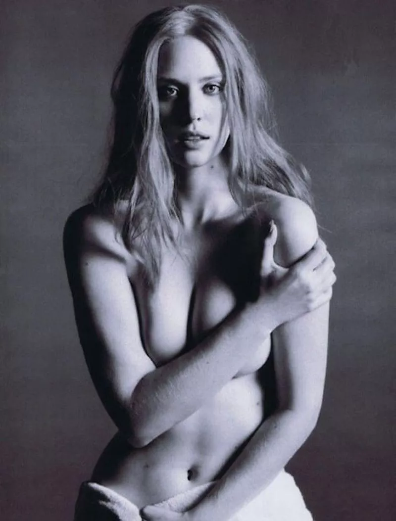 Deborah Ann Woll is hot af