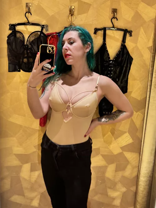 Fitting room pokies
