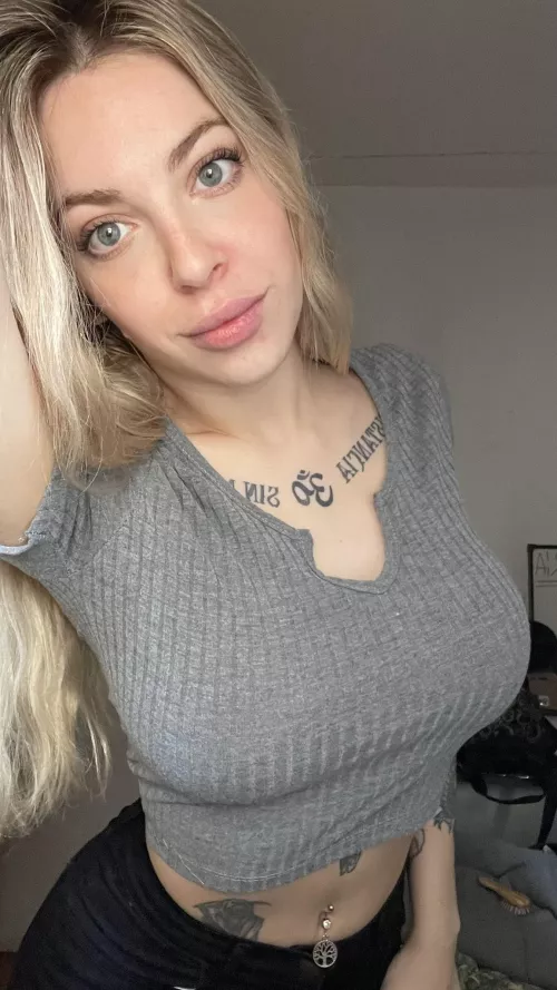 Is crop top better than naked?