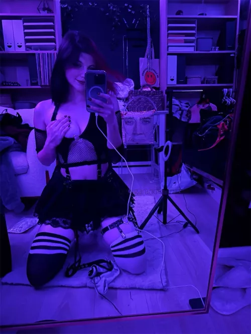 Is it frowned upon to mismatch my socks?😂