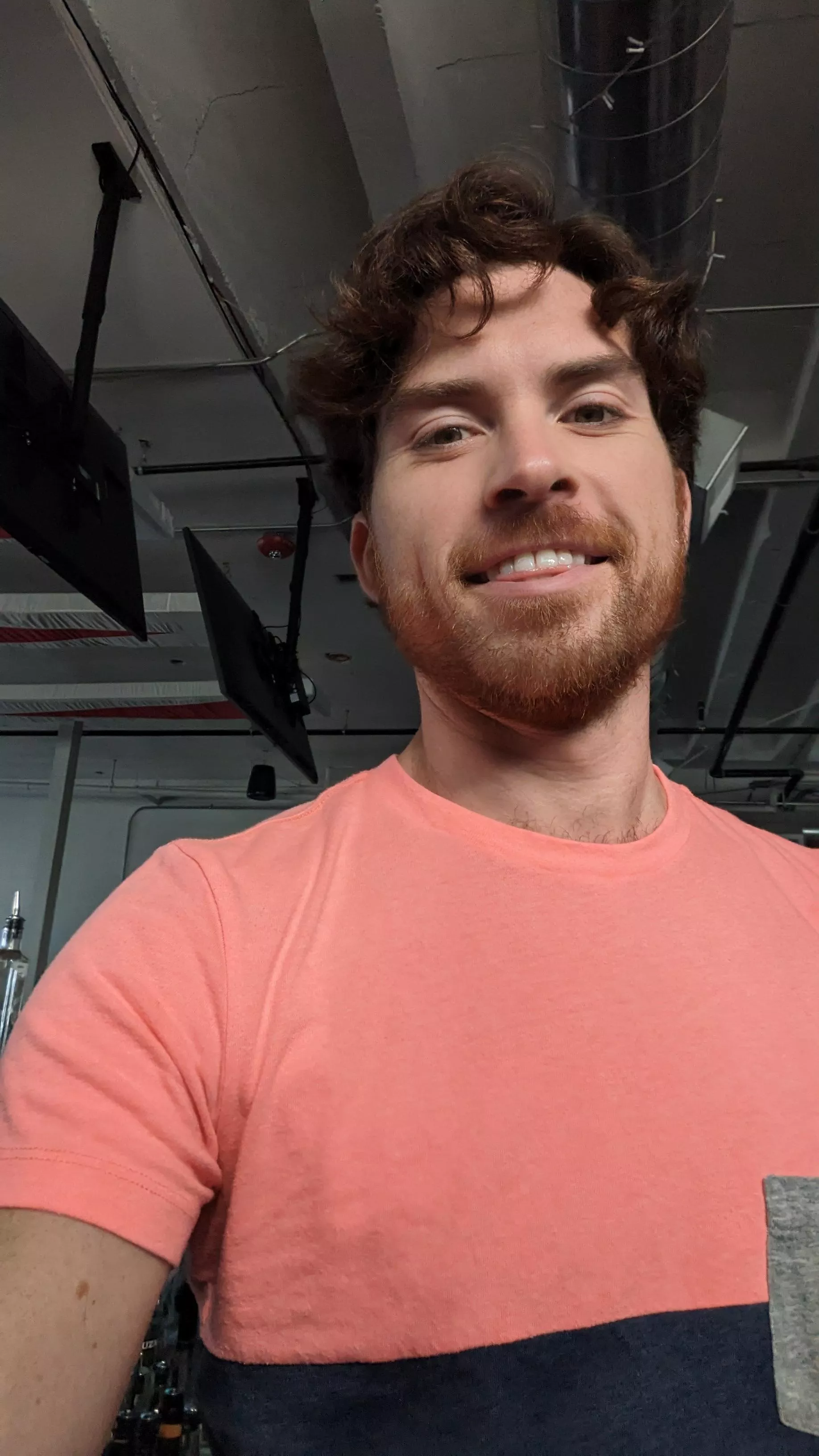 Just work till 7 then no plans, should I stay in or go out 😋