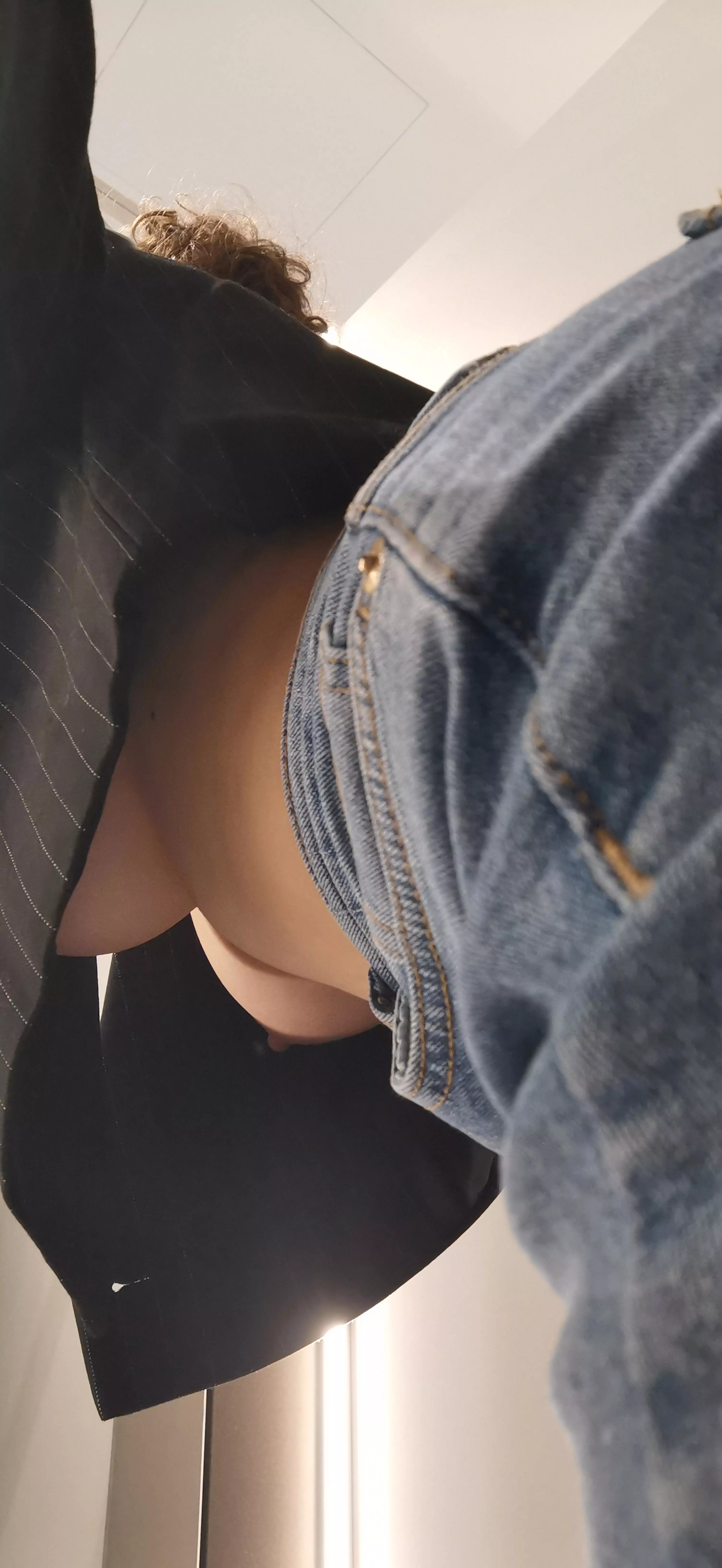 oh, my jacket button is broken, can you help me look for it under the desk?