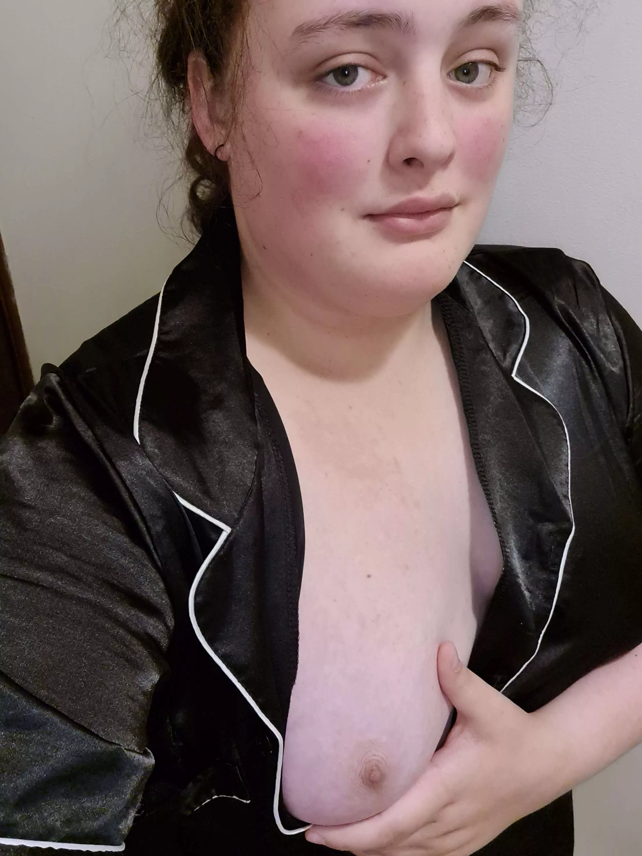 Oops, it kinda just fell out. Wanna help me out 👀