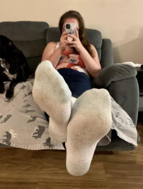 Sniff sniff, my sweaty socks are calling for your nose. Don’t keep them waiting 🧀🧦