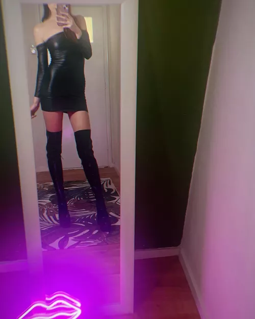 The dress leaves no room for underwear