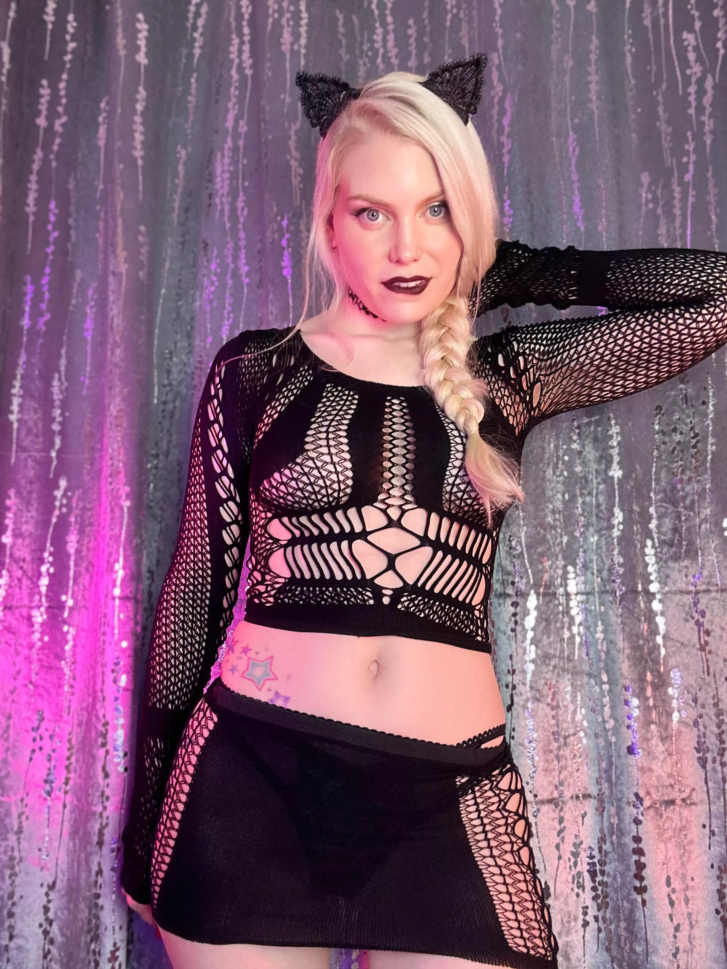 This Kitty is feeling feisty 😈