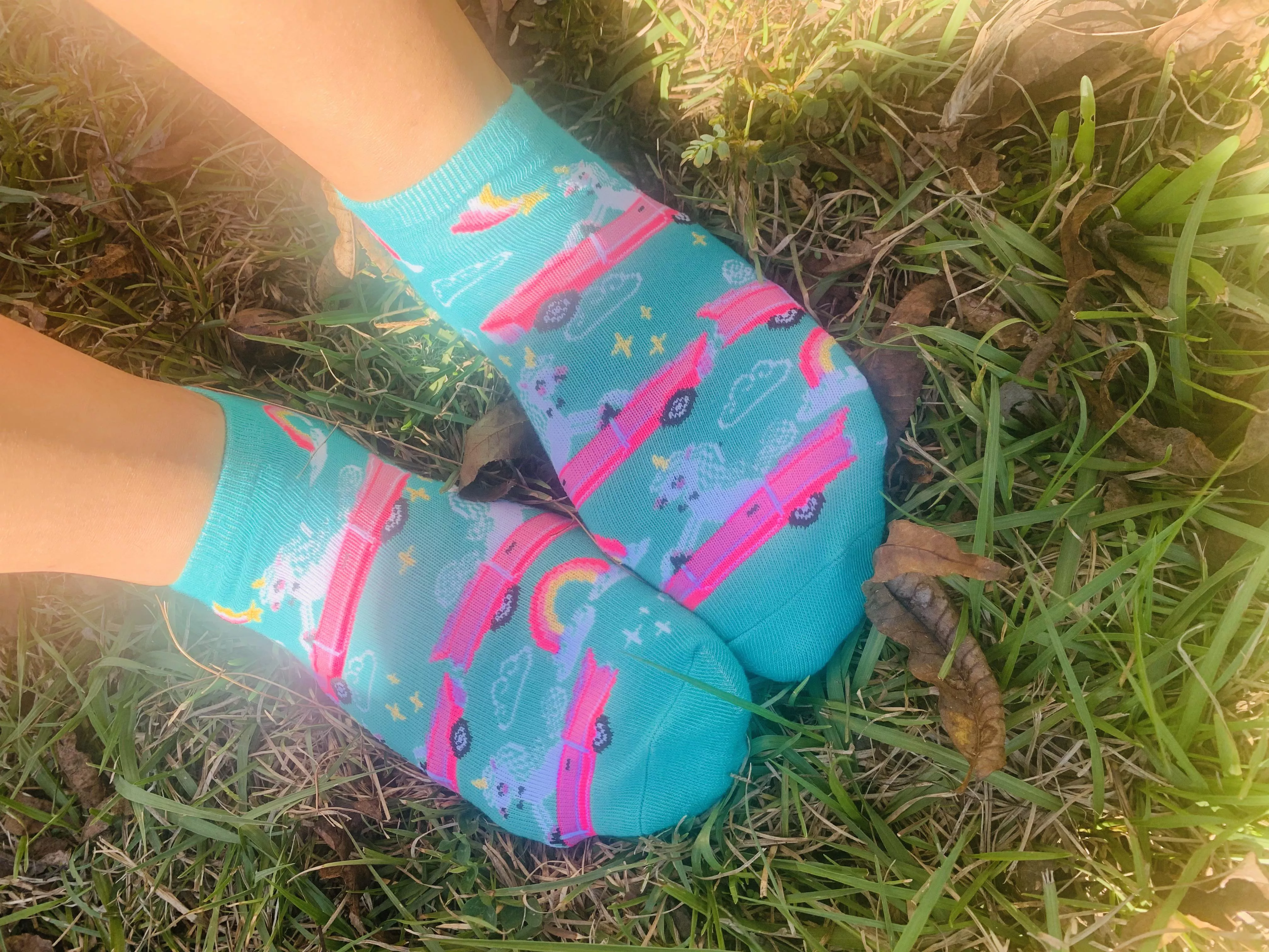 Who wants to wrap my sweaty unicorn socks around THEIR unicorn 😏 [F]