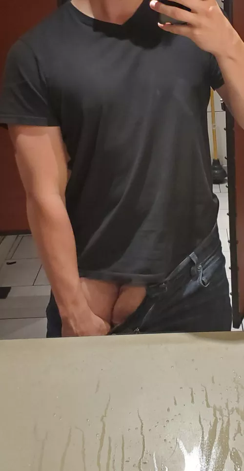 [24] Who likes fat ones?