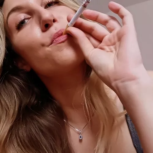 Come closer... 🔥🚬