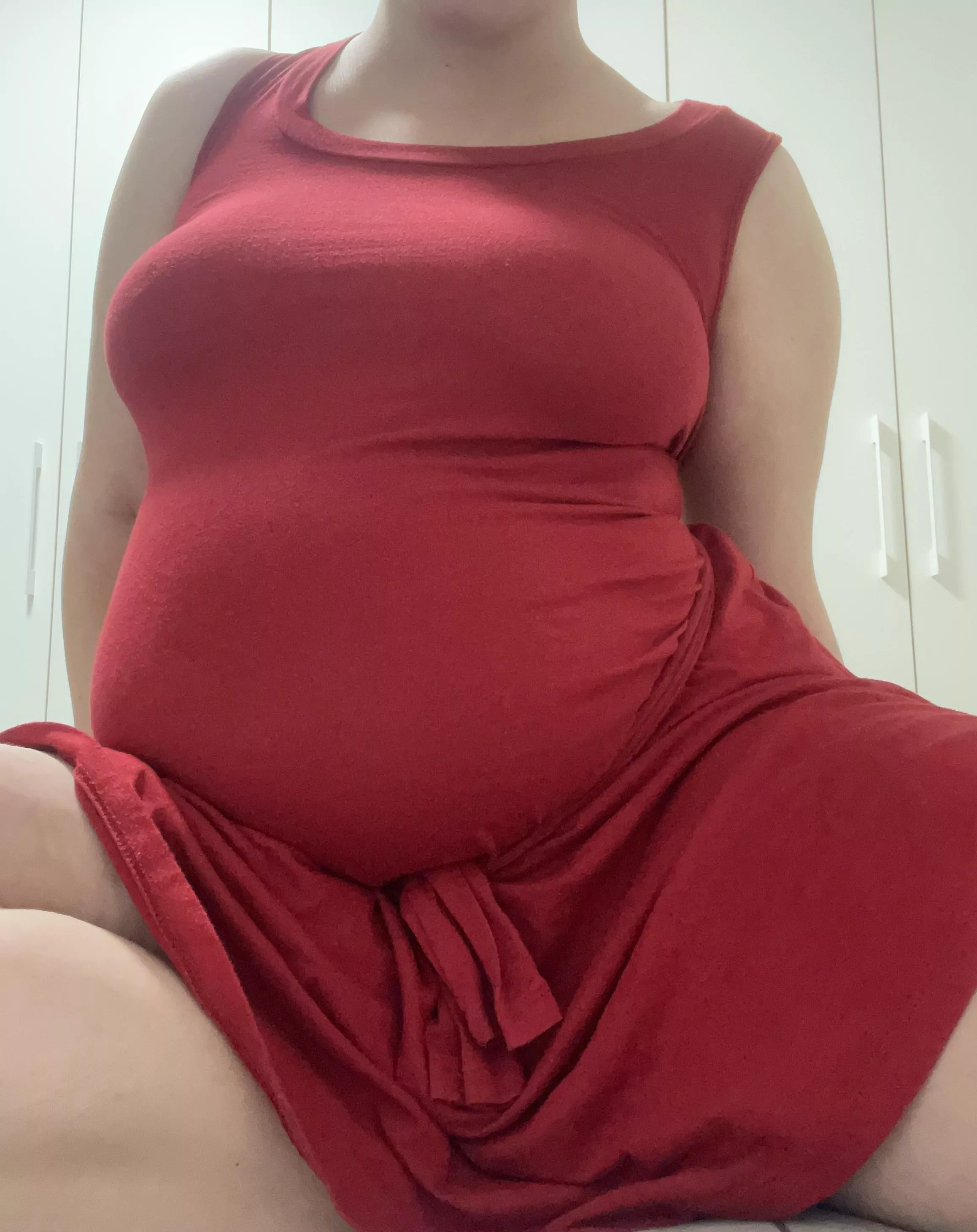 I feel like a fat princess in this dress 👑🐽