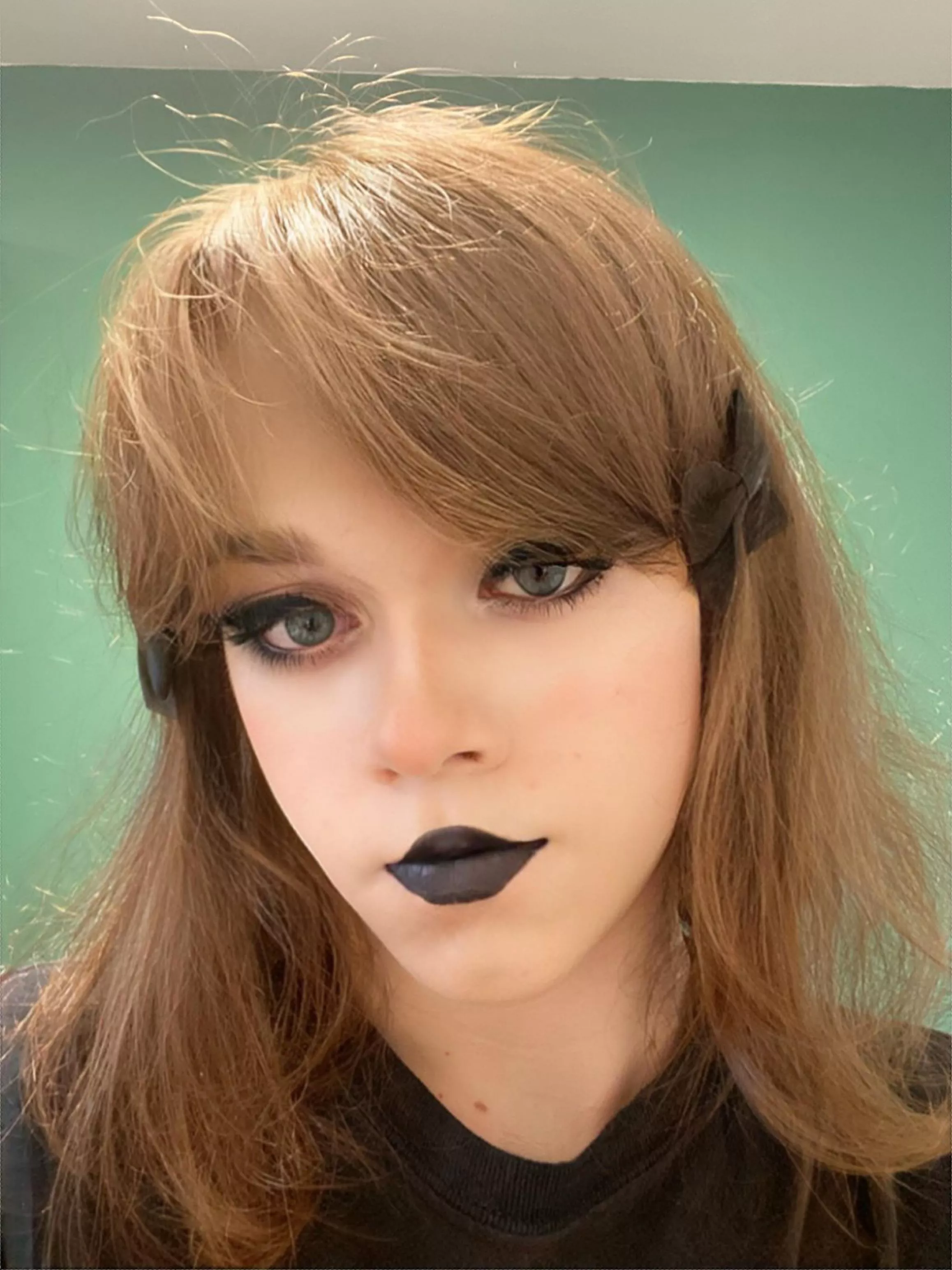 I had the manly urge to look cute, so I did my hair and makeup. How did I do?🖤