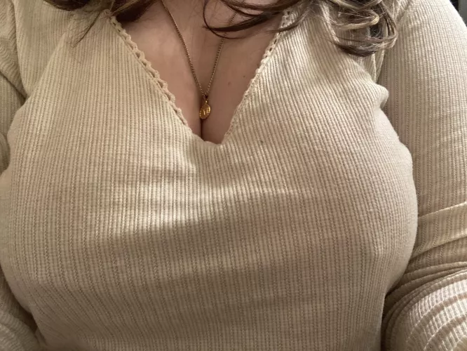 I was too excited to get my bra off after Thanksgiving festivities 😅 [f]24