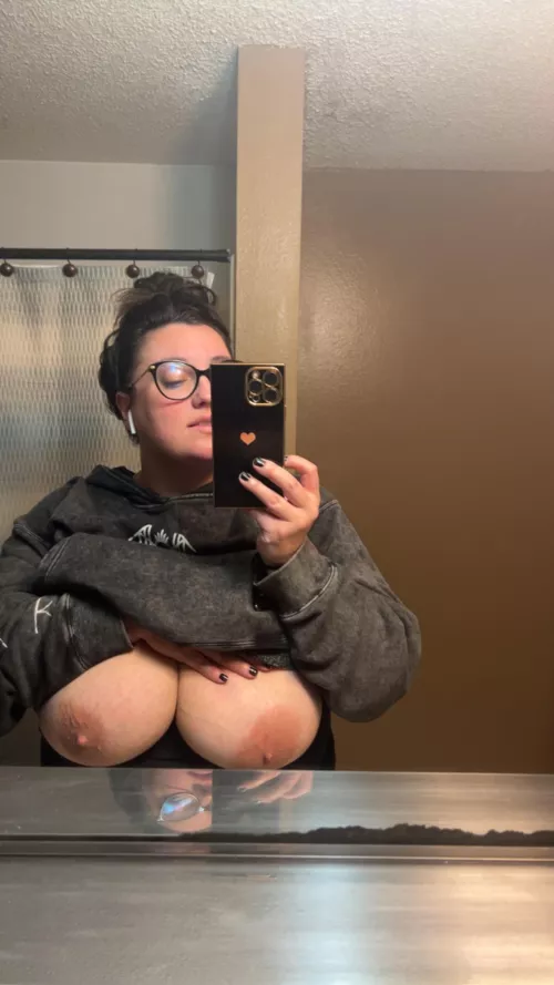 It’s officially the holidays, time for the annual “hiding in your parent’s bathroom to take nudes” posts