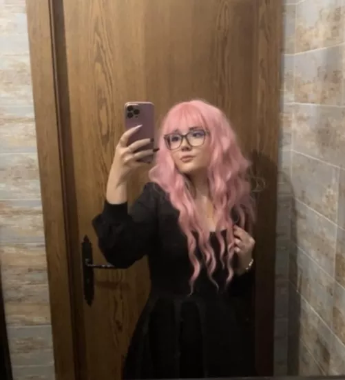 IUTR Do I look good in black?