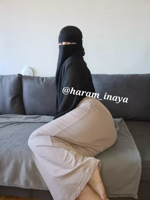 Jummah Mubarak! Would my dress be too distracting? 🙃