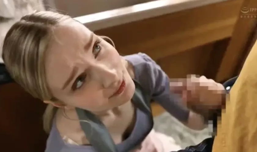 Name of this white blonde woman who speaks Japanese and does JAV?