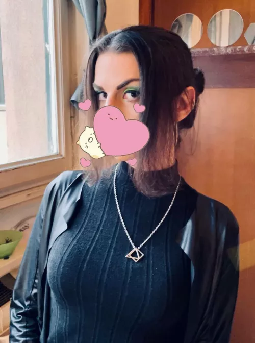 Pretty in green 💚🖤