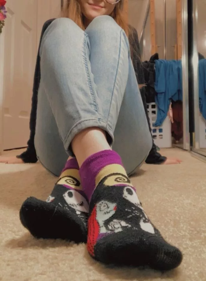 [selling] Huge Black Friday-Cyber Monday sale! All preworn items like these ankles here are on BOGO~Selling panties/socks/bras and digital content~