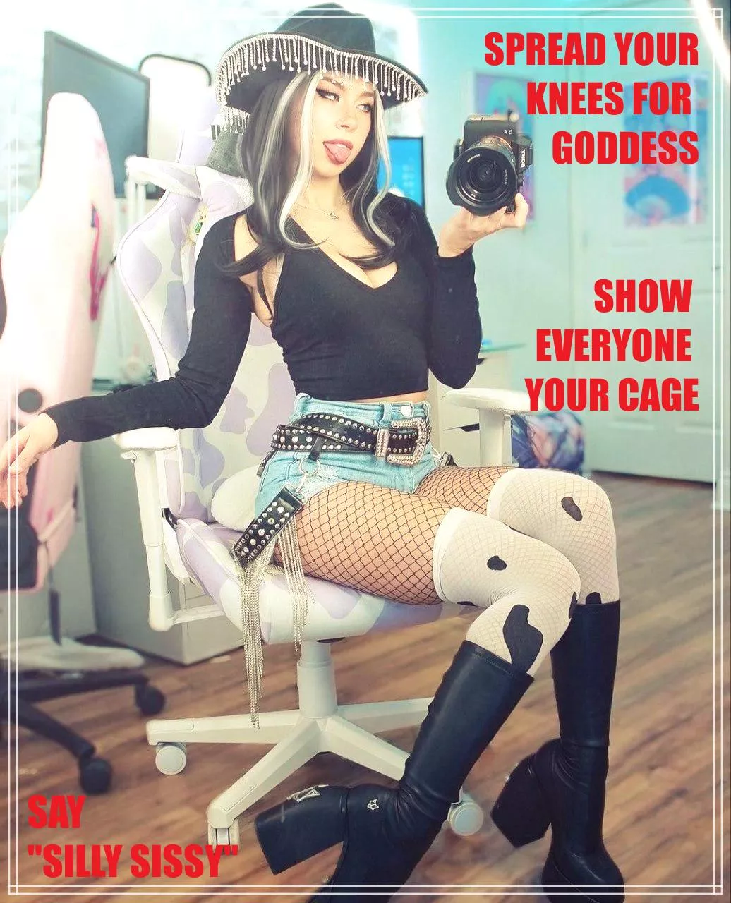 Spread your knees for me now little sissy, Good boy! (credit: dessyy)