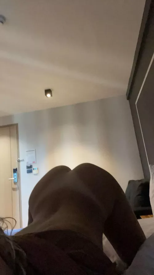 Vem vill ha sexig privat content i DM? 😋 Gilla!! ❤️