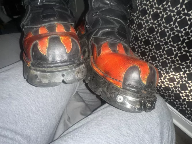 Vintage New Rock boots damage