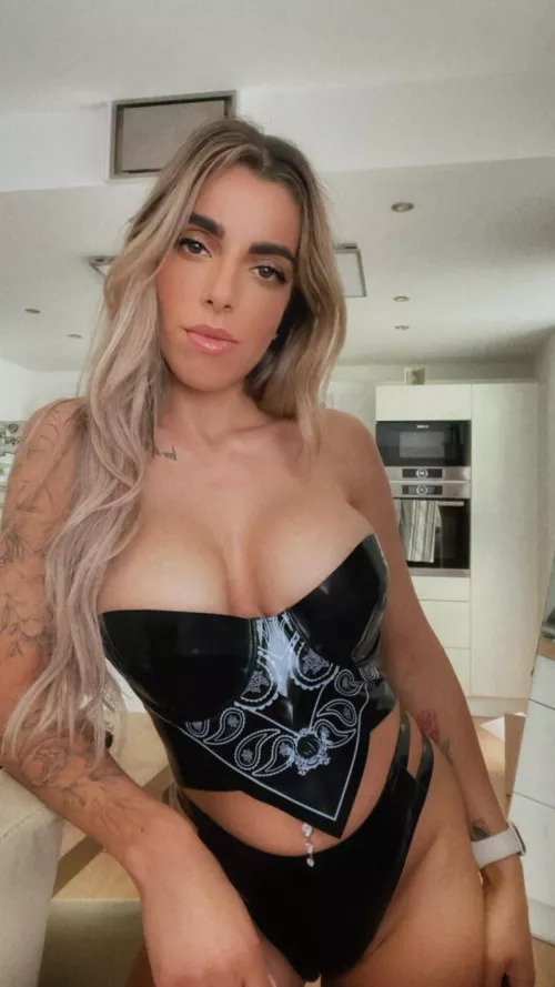 Waiting for your husband, he is my Slave for tonight.