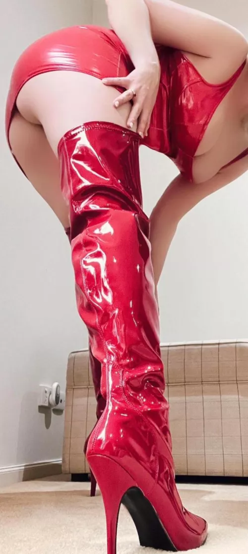 What are you worshiping first? 👠🍑💦😈