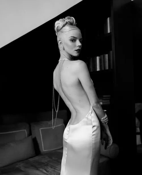 Would love for a bud to make me cum for Anya Taylor Joy